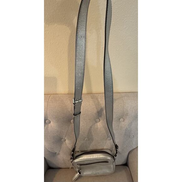 Marc Jacobs Zoom Tassel Silver Metallic Crossbody Bag. - Picture 8 of 8